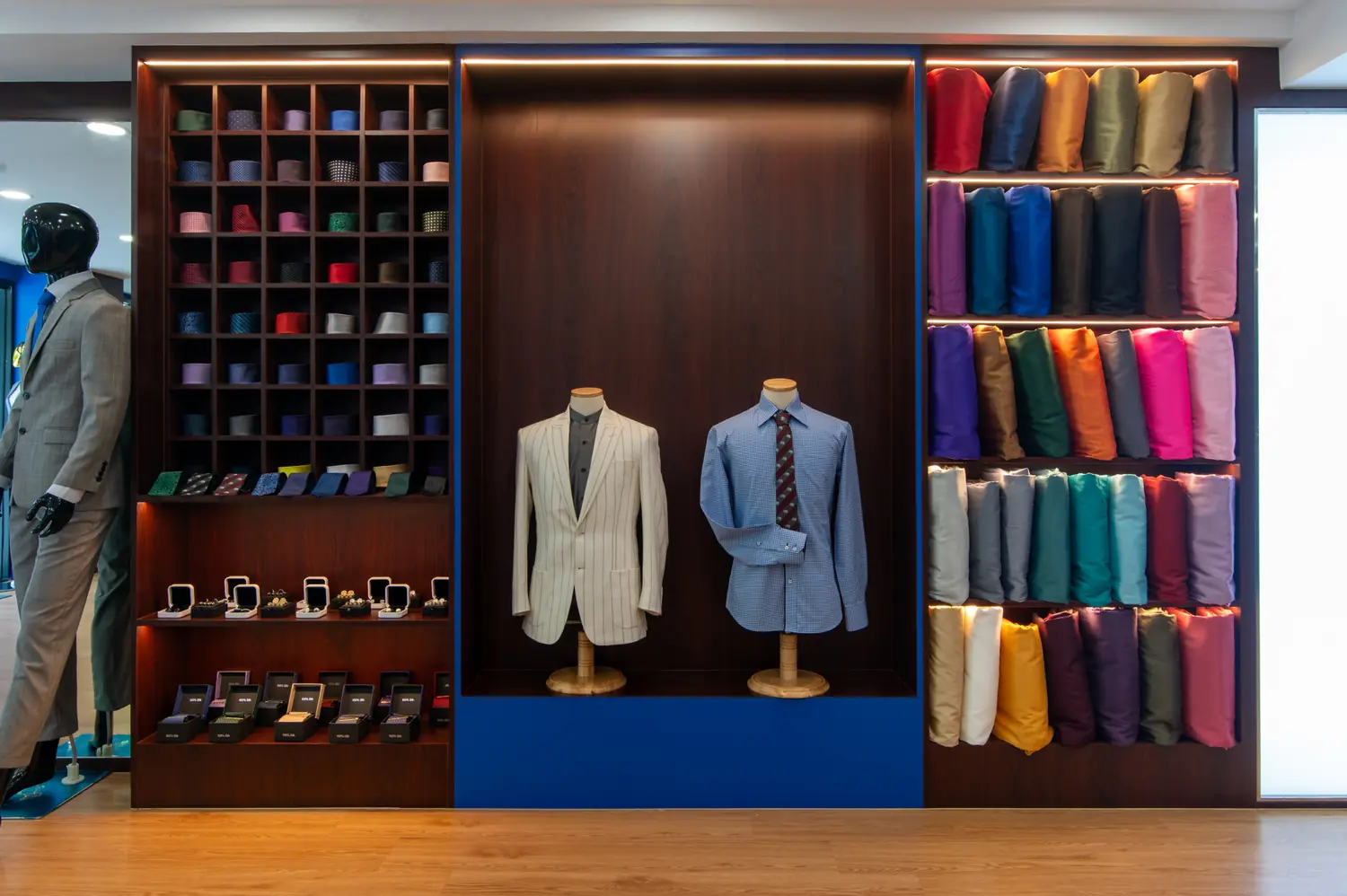 Shirting fabrics and tailored shirts in the Sawasdee showroom